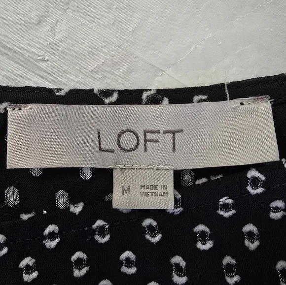 LOFT Blouse Black White Raised Dot 3/4 Sleeve Ruffle Cuffs Officewear M - Picture 3 of 13